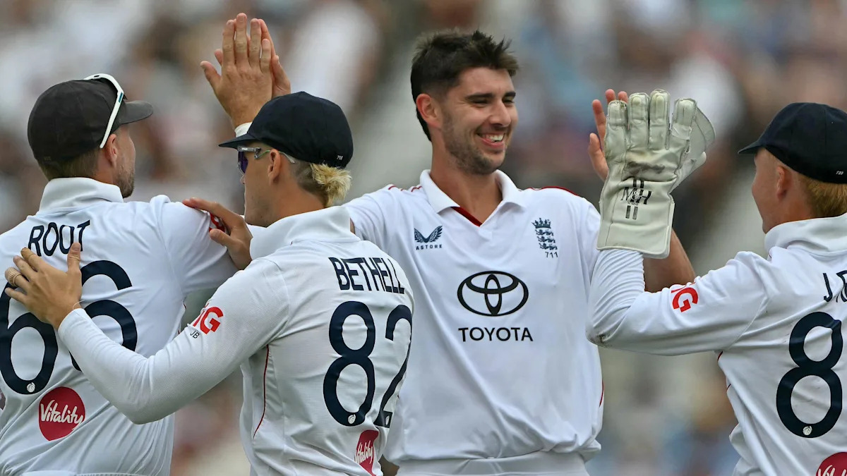 Archer strikes again after New Zealand take lead past 400