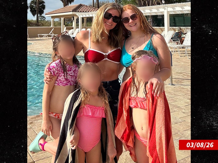 kendra sanders facebook blur 1