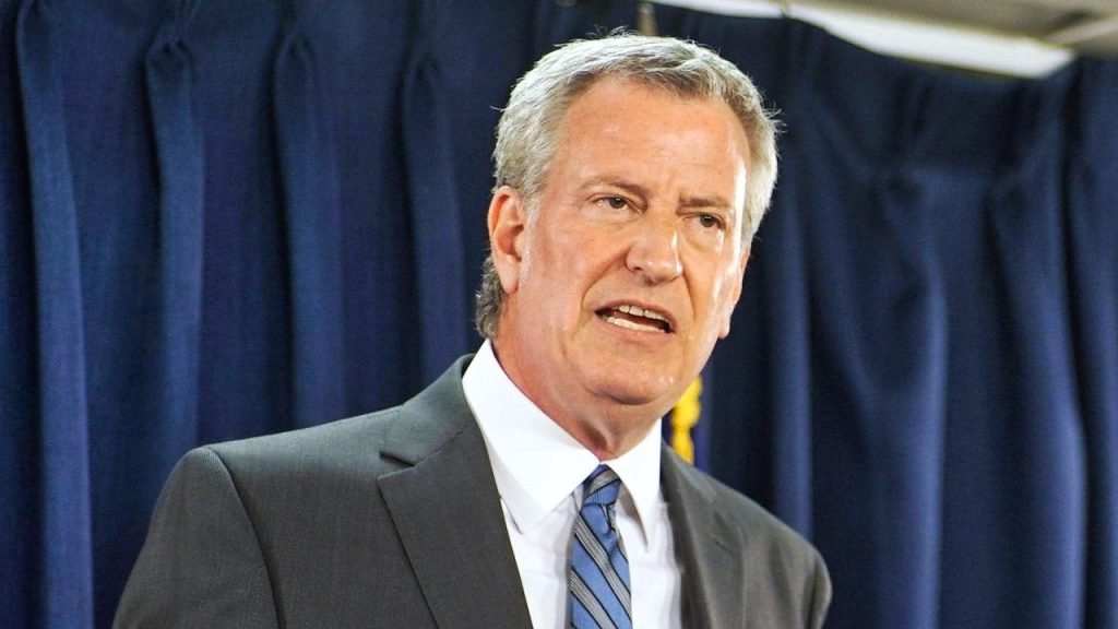 Bill de Blasio defends socialist insurgency in the Democratic Party