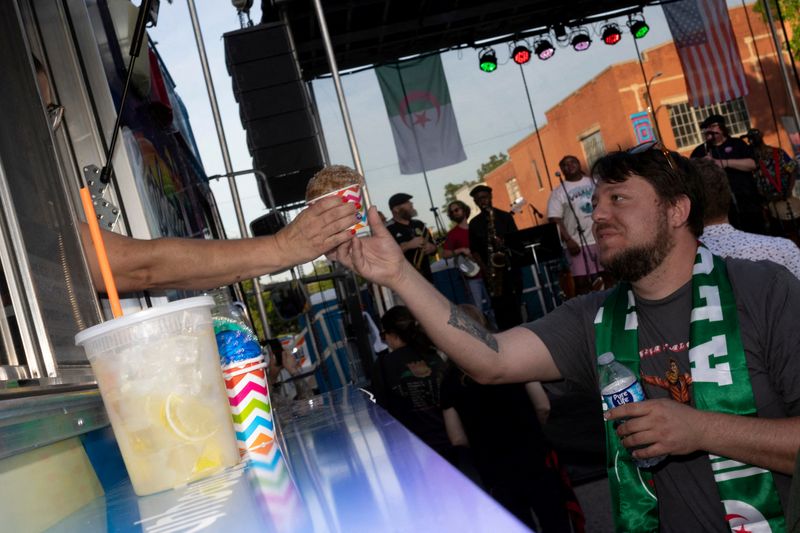 Soccer-How a warm World Cup welcome is endearing the US to fans