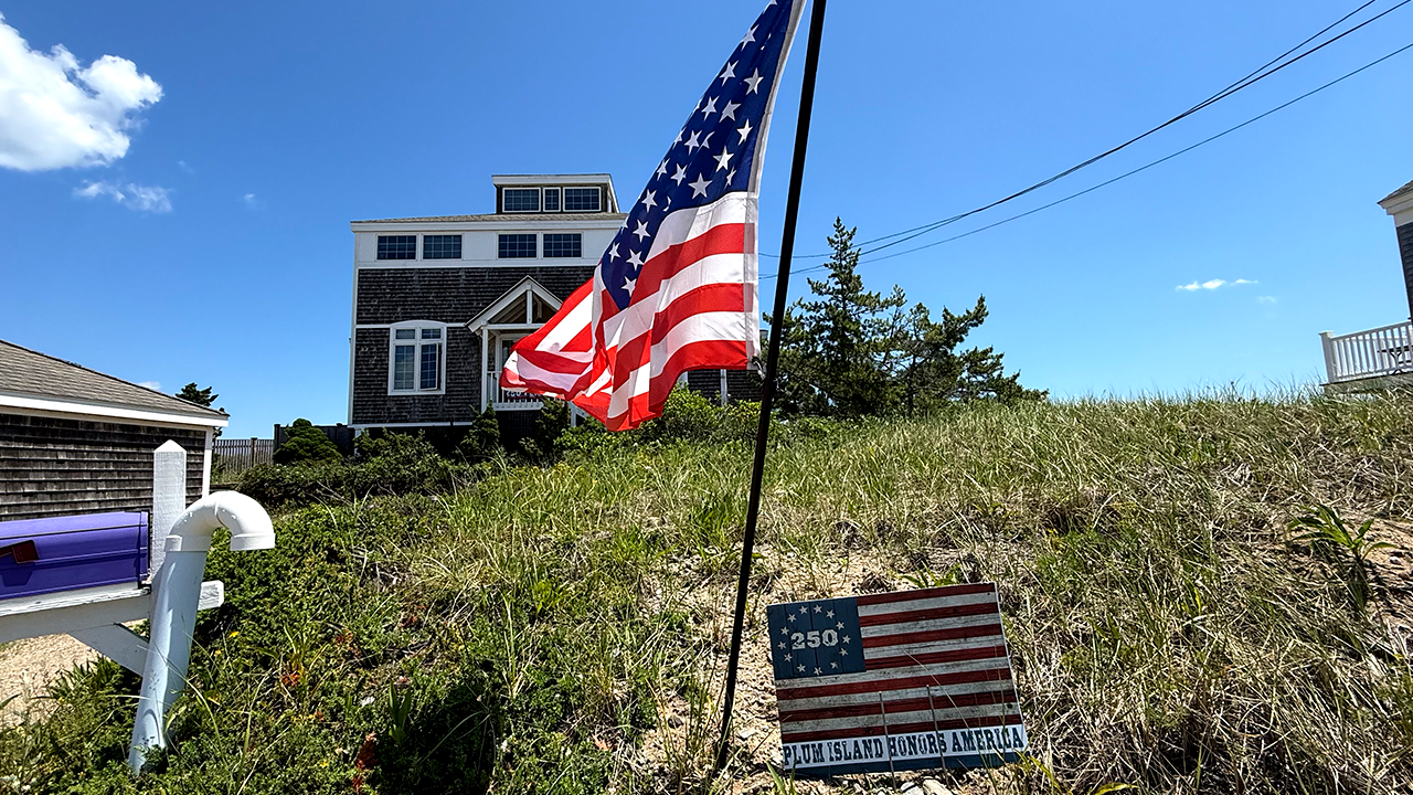 Massachusetts town residents warned American flags may violate species laws