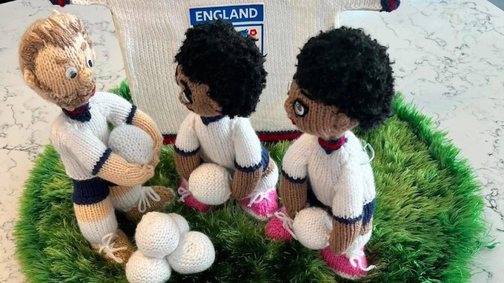 World Cup celebrated with knitted England display