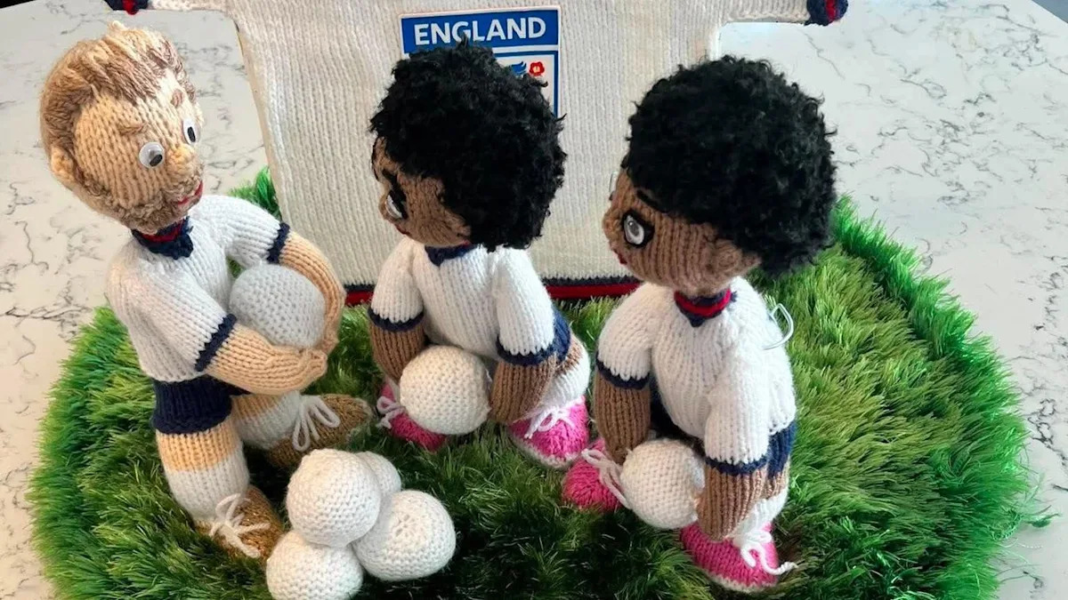 World Cup celebrated with knitted England display