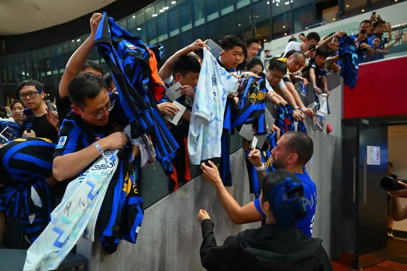 Inter’s training session in Hong Kong and connection with their fans