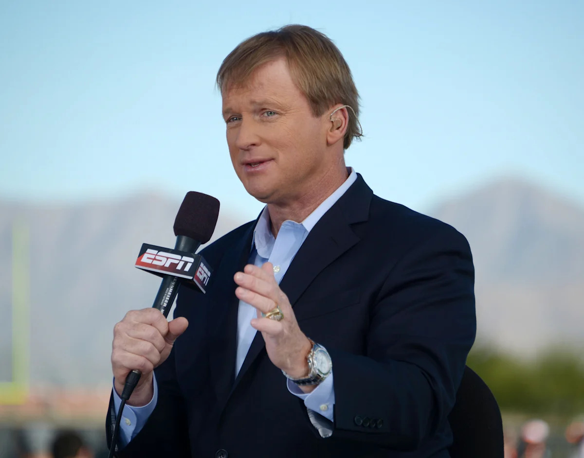 Former Bucs coach set to the broadcast booth this preseason