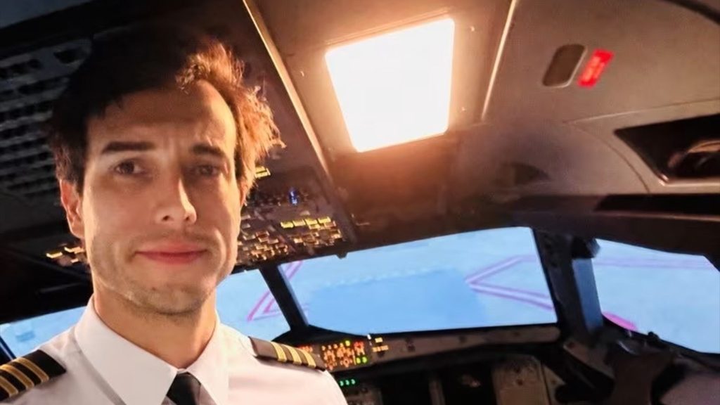Flight Instructor Jumps To Death, Forcing Student To Land Plane Alone