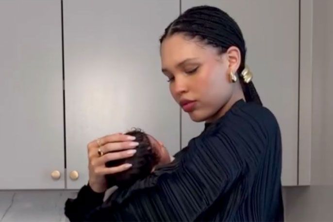 La influencer y modelo Nara Smith revela que su hija Whimsy, de 2 años, tiene cáncer