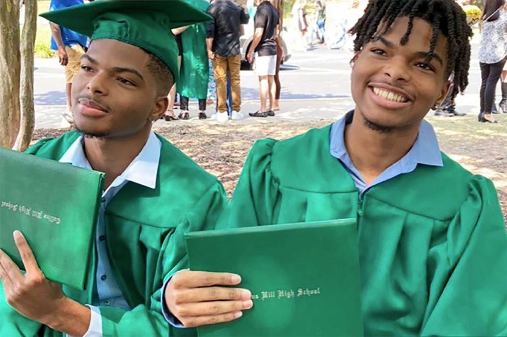 Dos hermanos gemelos de 19 años, subieron a la cumbre de una montaña para quitarse la vida