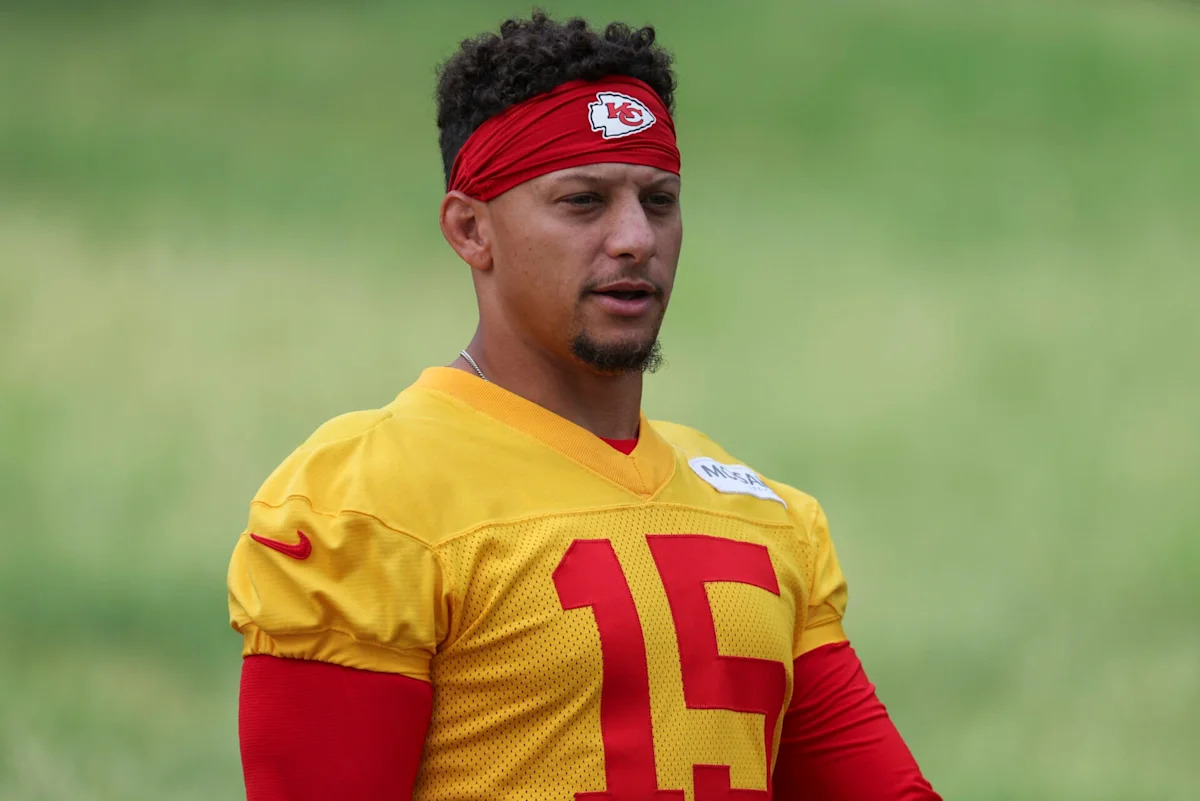 ‘It’s over’ – NFL fans can’t contain their concerns for Patrick Mahomes in Chiefs training footage