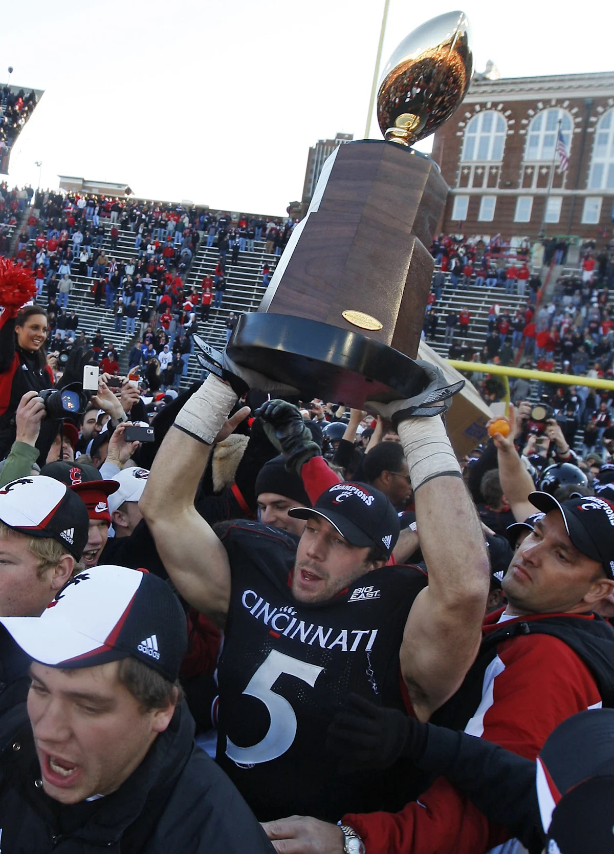 Connor Barwin joins Bob Huggins, others in UC Bearcats Hall of Fame