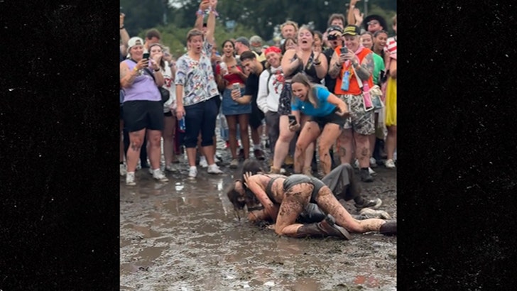 lollapolooza-mud-wrestlers-kal-08-03-2026