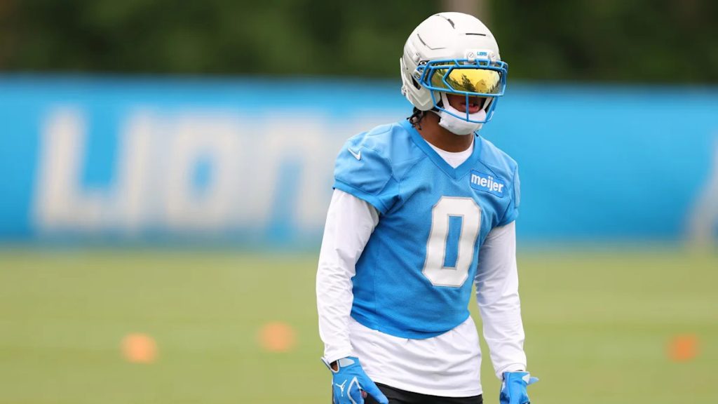 Jahmyr Gibbs takes part in Lions practice Thursday