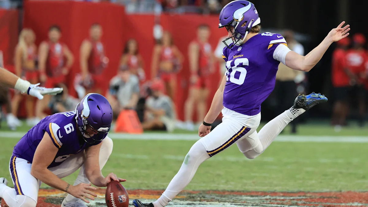 Vikings player ratings vs. Bucs: Defense, special teams bail out bad offense