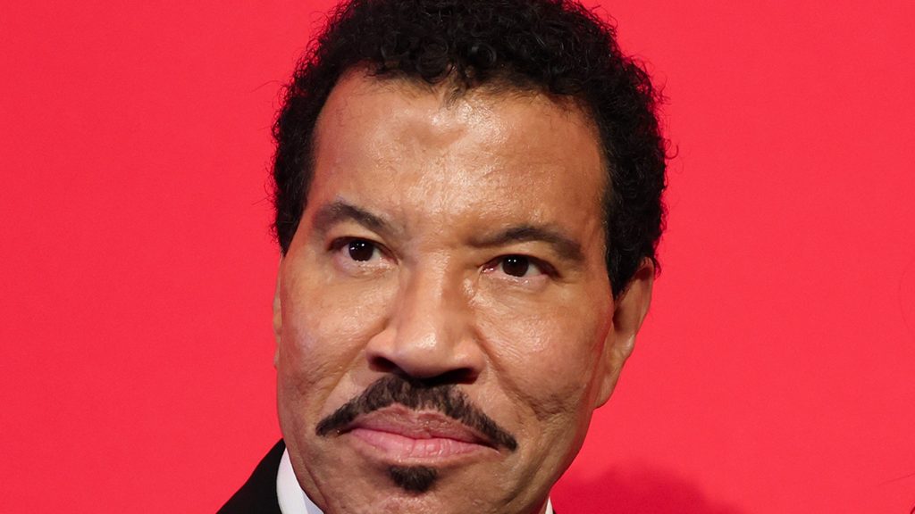 Lionel Richie Headed Back Home After 3-Day Hospital Stint