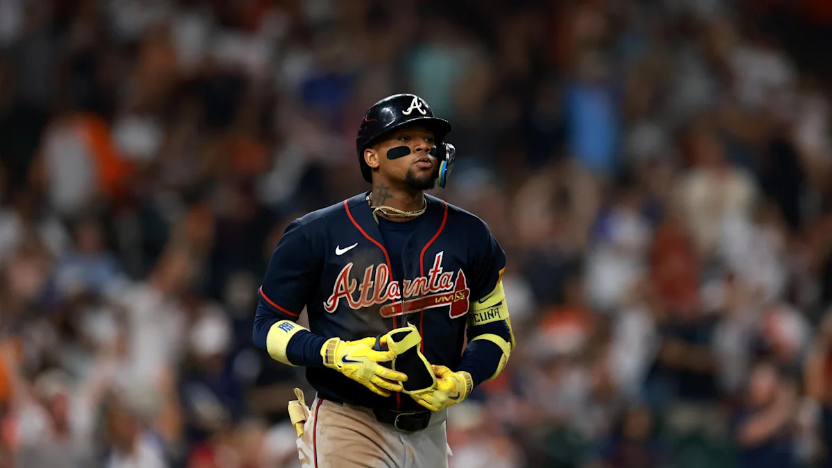 Ronald Acuña Jr. exits game with apparent leg injury