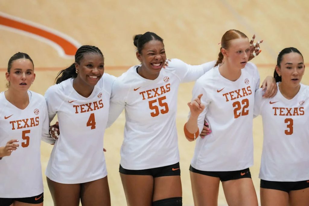Texas vs Louisville: Live updates, how to watch nationally televised top-10 matchup