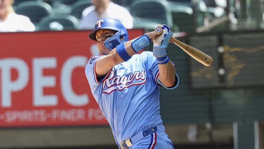 Rangers news: Texas loses infielder to injury amid AL West battle with Astros