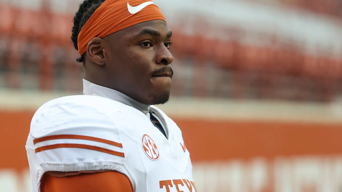 Texas’ Colin Simmons receives costly penalty ‘for simulating using the restroom’ in first half at Tennessee