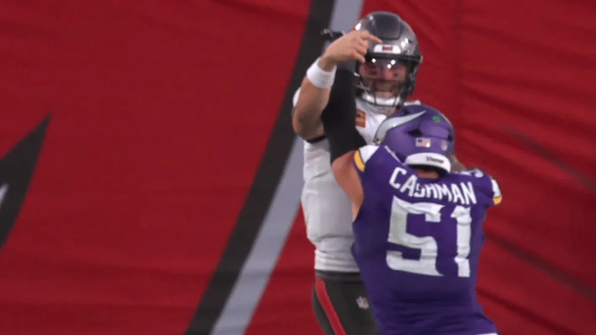 Baker Mayfield injury: Buccaneers QB suffers thumb injury vs. Vikings