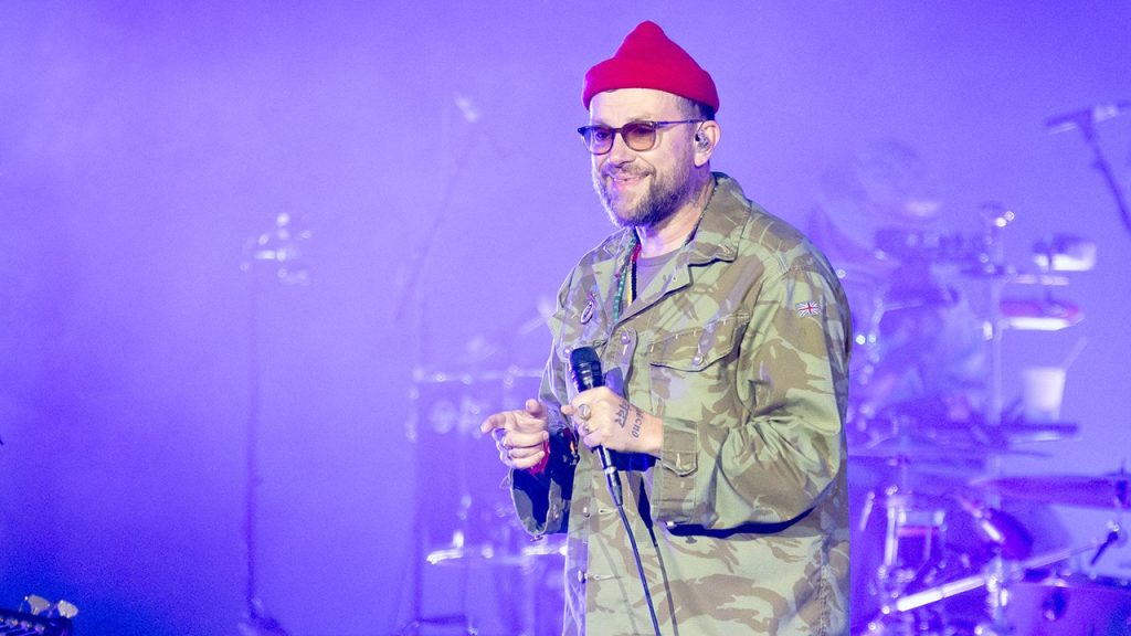 Gorillaz waves Palestinian flag at concert after Macklemore controversy