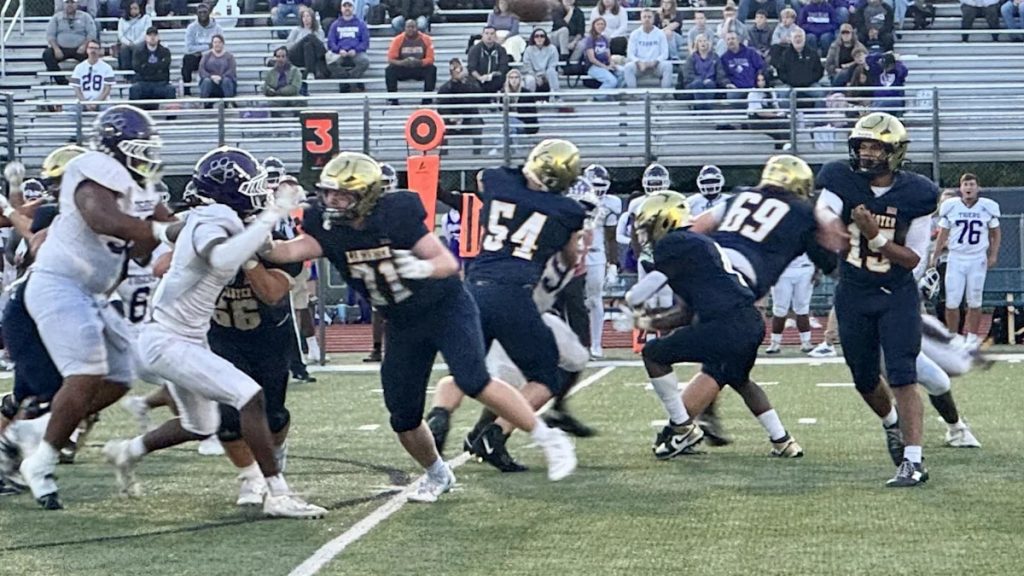 Pickerington Central rolls past Lancaster on homecoming