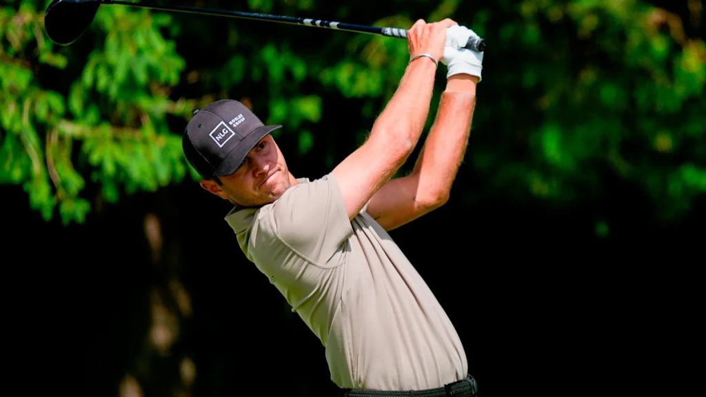 Chandler Blanchet rides a pair of eagles to a season-best 62 and the lead in Bermuda