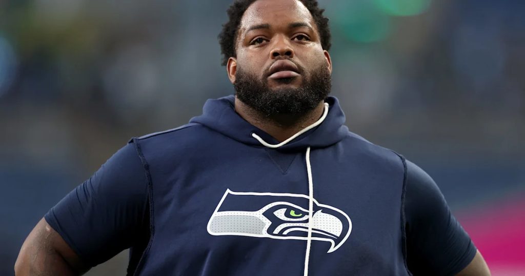 Seahawks plan to continue rotating at RG in Week 4
