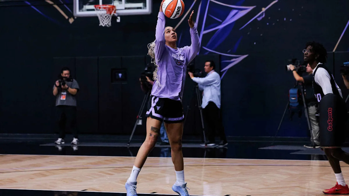 Valkyries-Dream matchup draws a crowd at WNBA Finals media day