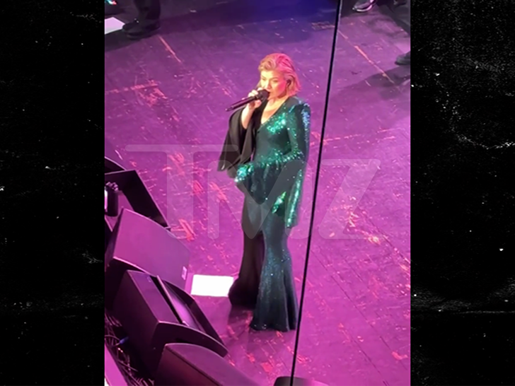 100726_kelly_clarkson_sg