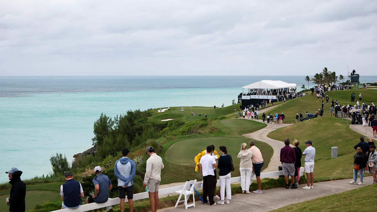 Final round postponed in Bermuda because of high winds; Monday finish still up in air