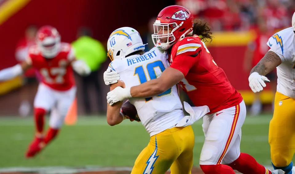 Chiefs Defense Finally Records Sacks In Impressive Effort Vs. Chargers