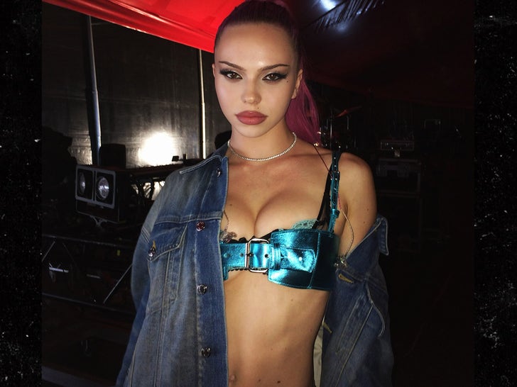0929-Adela-Hot-Shots-Sub1