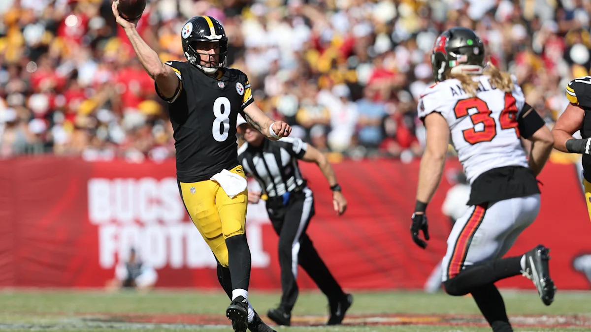 Aaron Rodgers throws for multiple scores for a fourth straight game