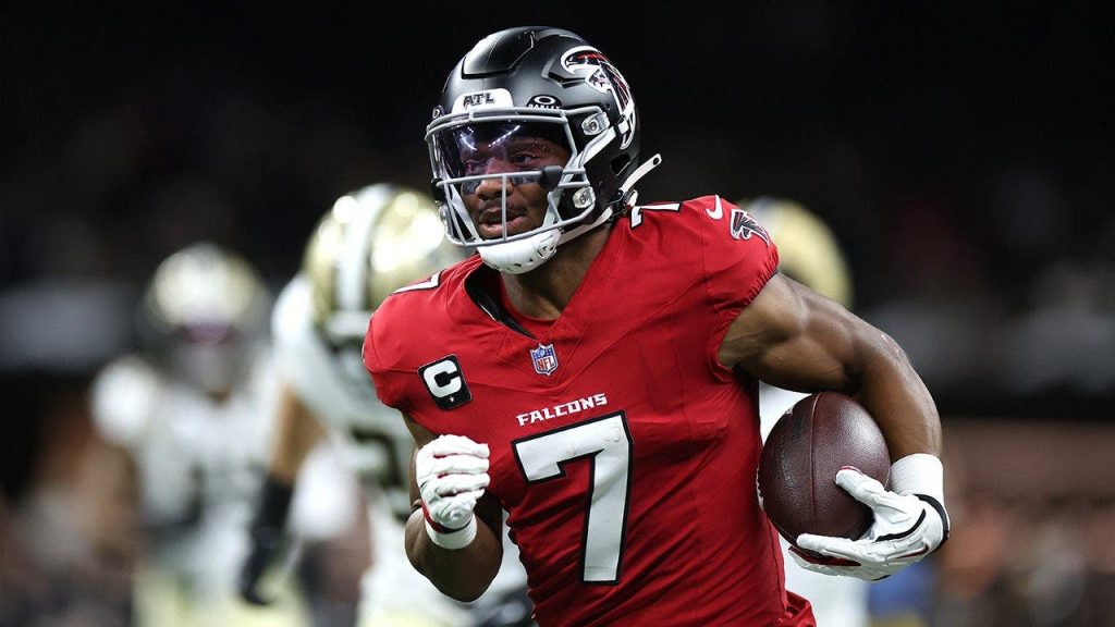 Falcons turn primetime doubters into believers behind Bijan Robinson’s back-to-back masterpieces